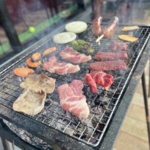 BBQを楽しむ様子
